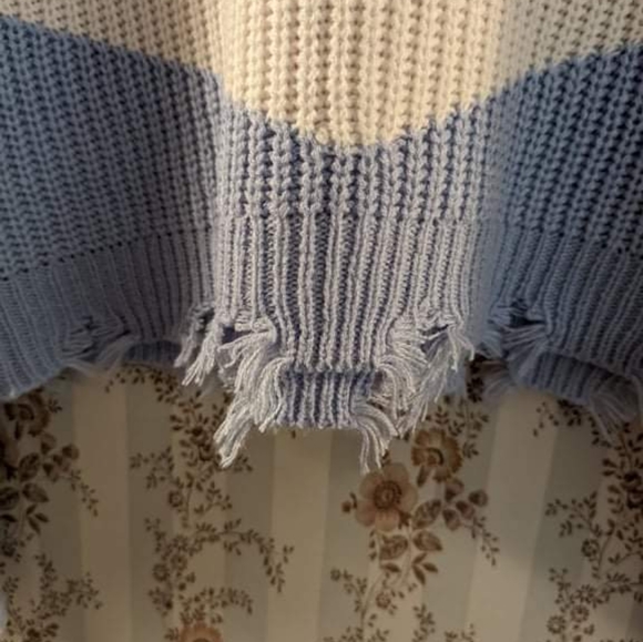 Sweater - Picture 5 of 6